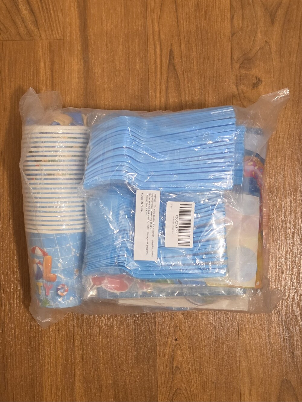 Pool Party Disposable Tableware Kit - Blue - Picture 2 of 3